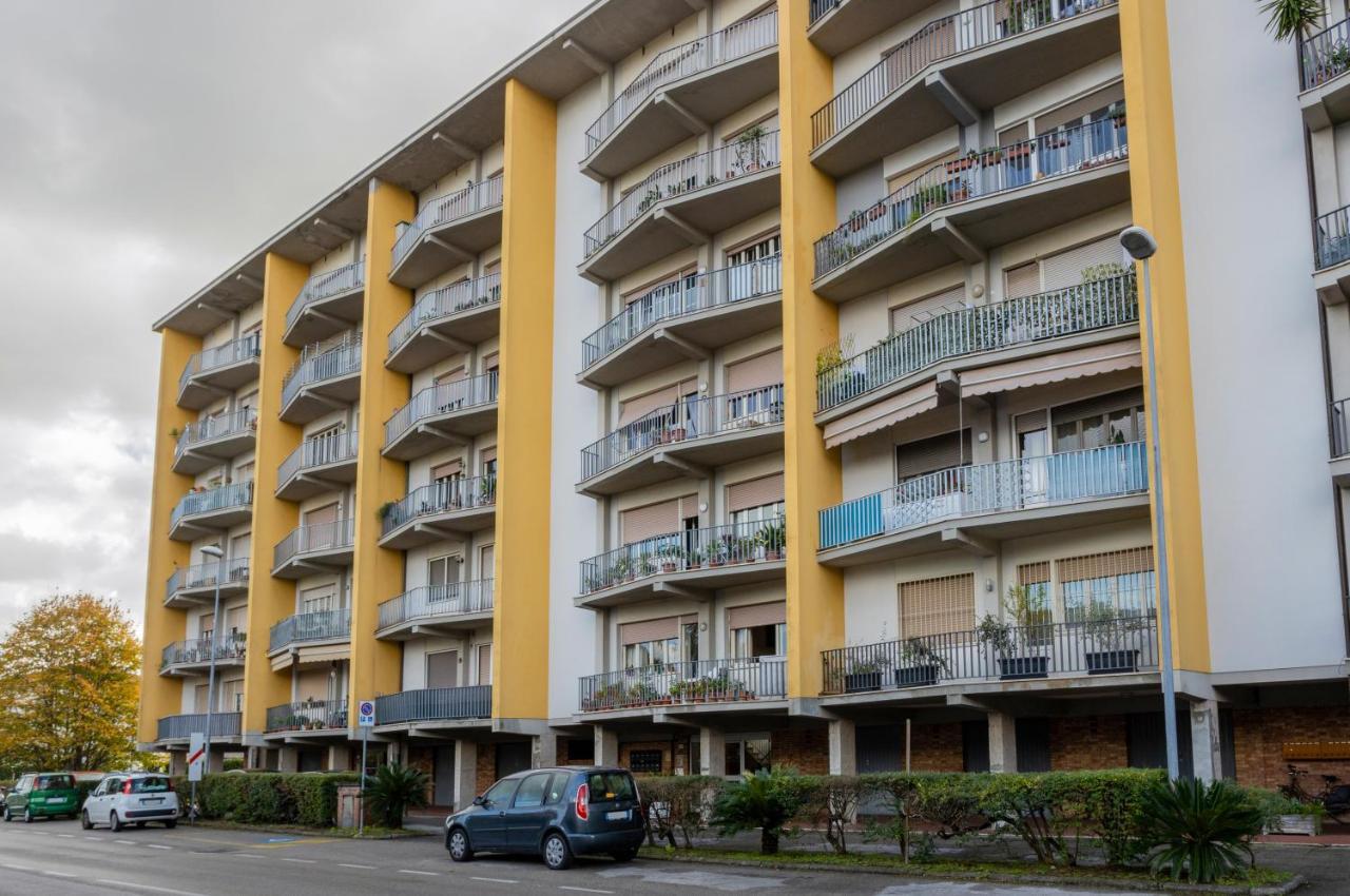 Lucca Roomy Apartment With Balcony And Parking! Exterior photo